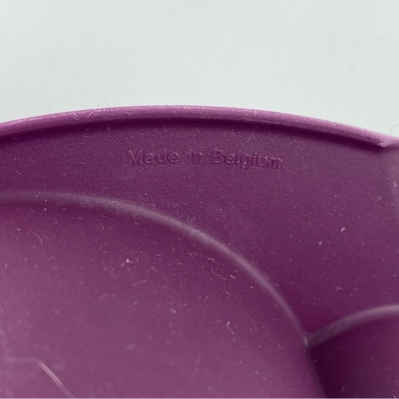 Tupperware Silicon Snowman Cake Pan / Mold Purple - Picture 8 of 8